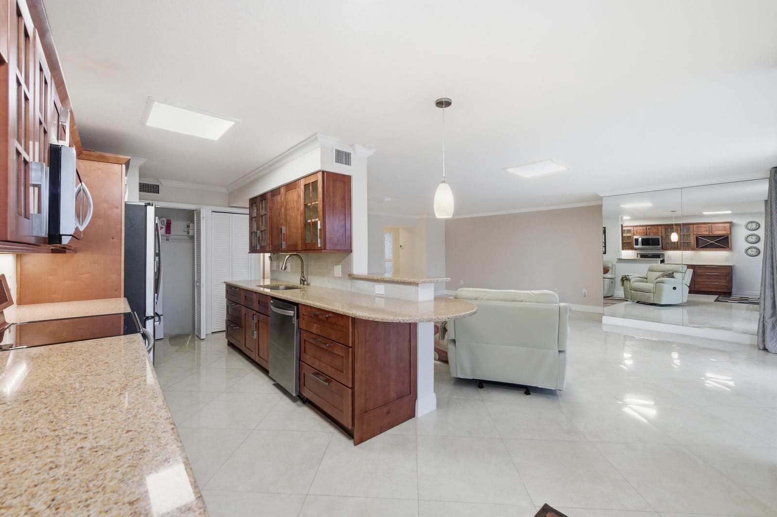 108 Half Moon Circle F2, Hypoluxo, FL 33462 photo 9