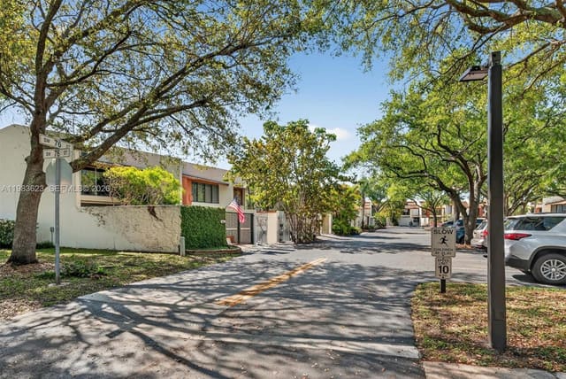 10406 SW 76th Street, sold in Sunset Park Lake Villas S, Miami, FL