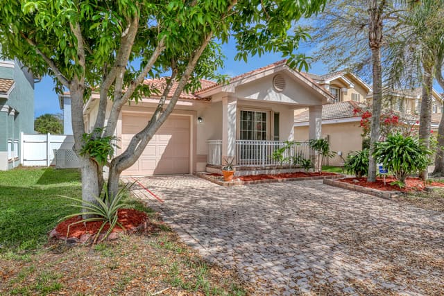 5033 Northern Lights Drive, Greenacres, FL 33463