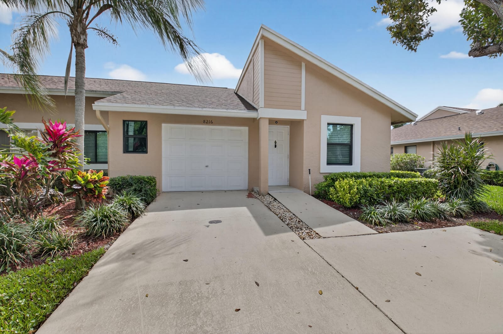 8216 Sweetbriar Way — photo 2