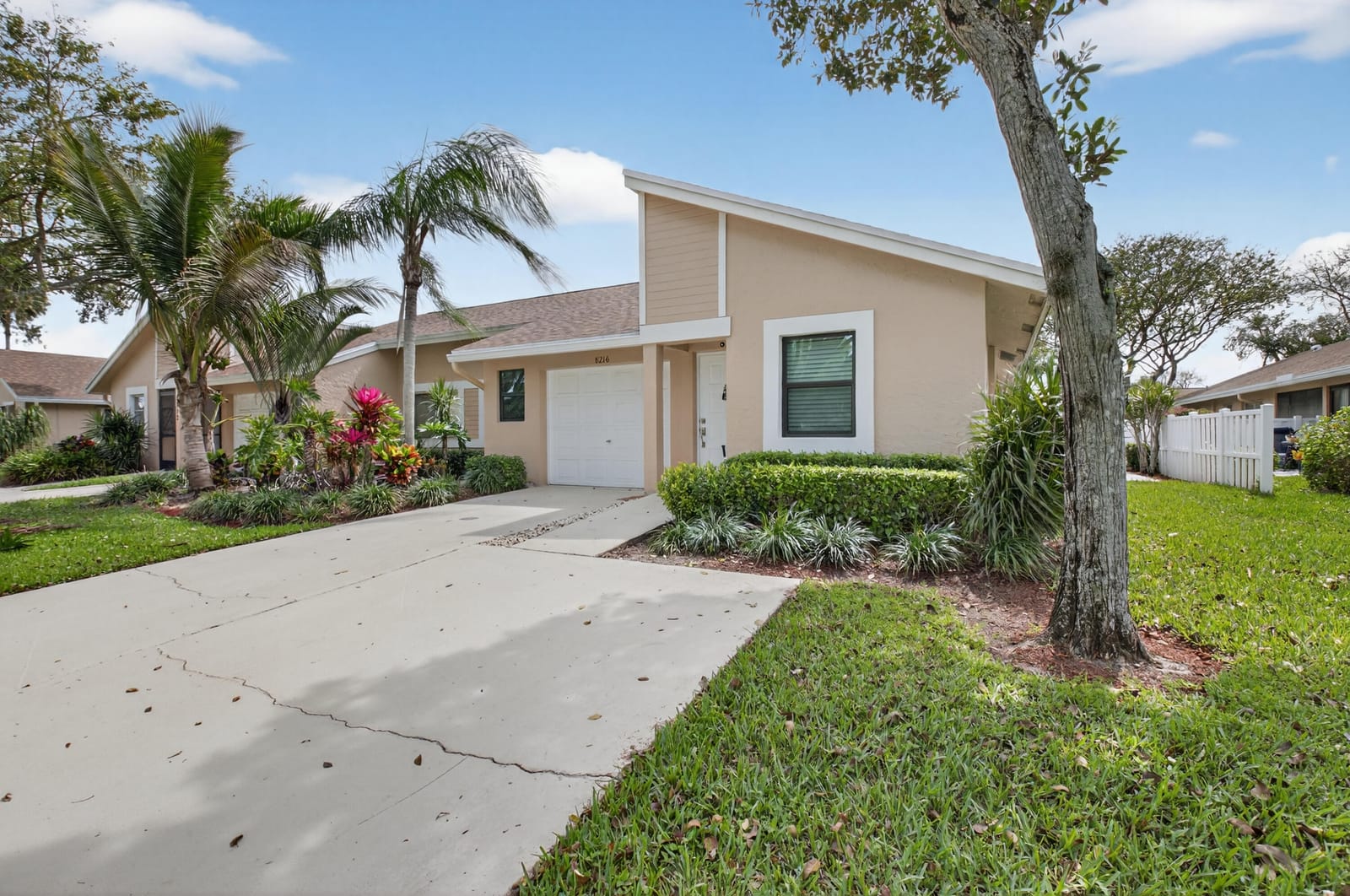 8216 Sweetbriar Way — photo 3