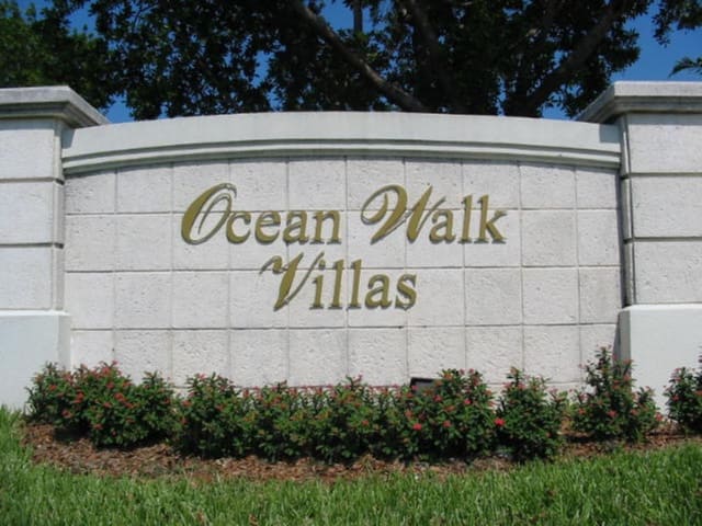 1900 Oceanwalk Lane 104, Lauderdale-By-The-Sea, FL 33062