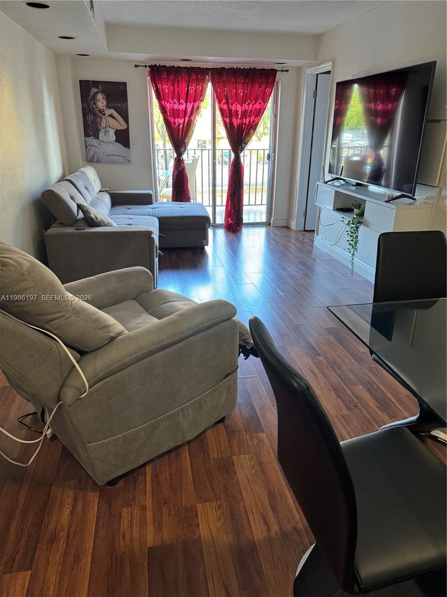 4717 NW 7th Street 20310, Miami, FL 33126, Miami