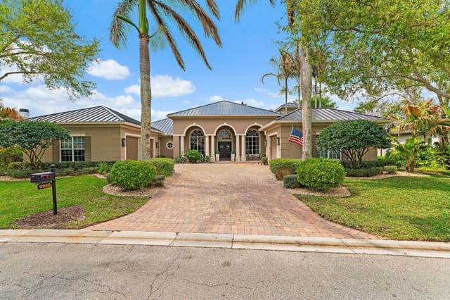 9980 SE Sandpine Lane, Hobe Sound, FL 33455