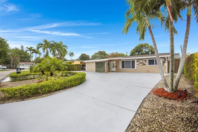 6450 Mckinley Street, sold in Fleetwood Manor, Hollywood, FL