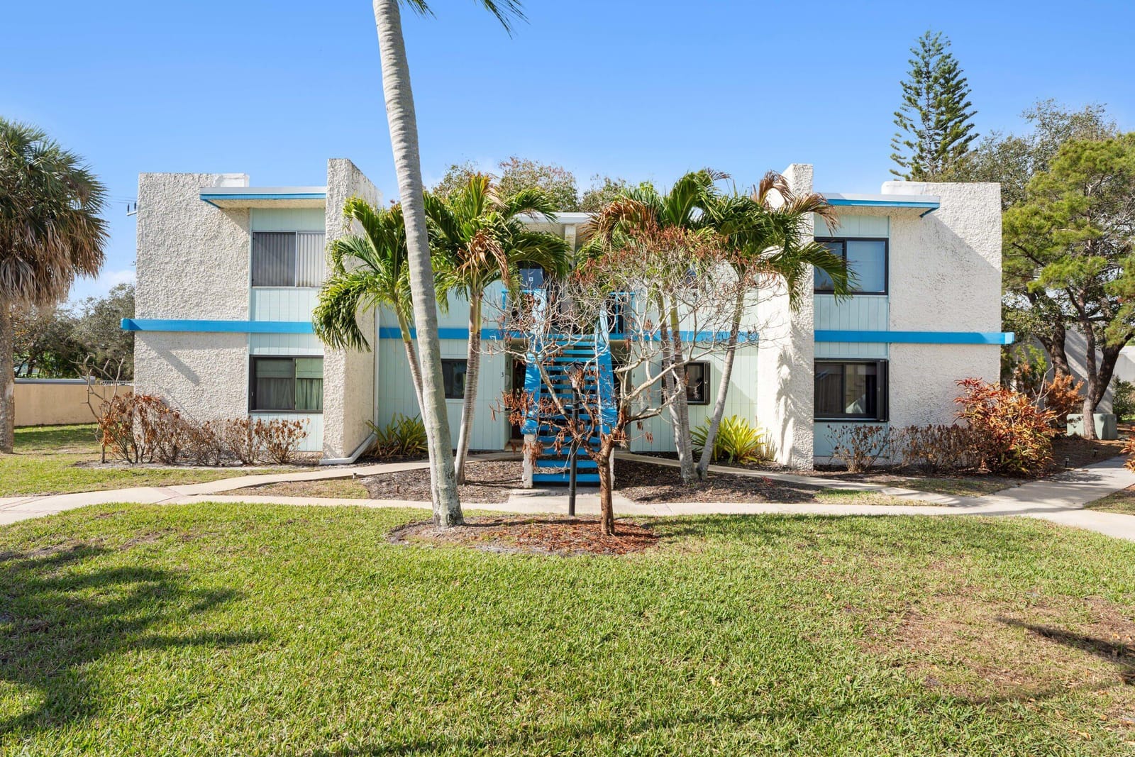 1560 NE 12th Terrace D9, Jensen Beach, FL 34957 photo 2