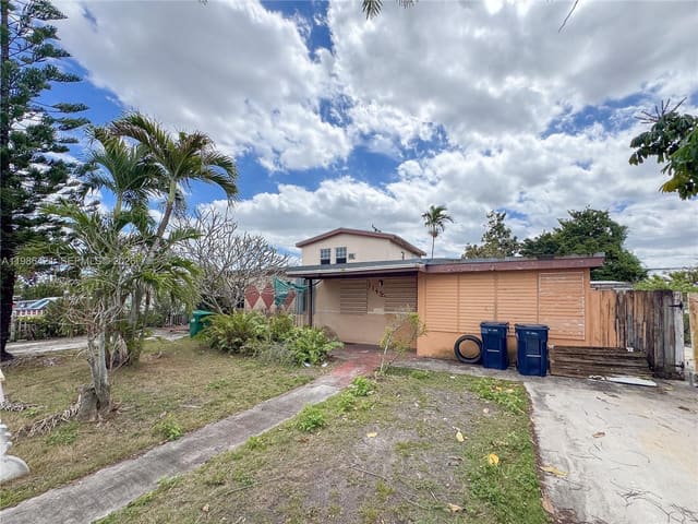 11430 SW 41st Terrace, sold in Westwood Lake, Miami, FL
