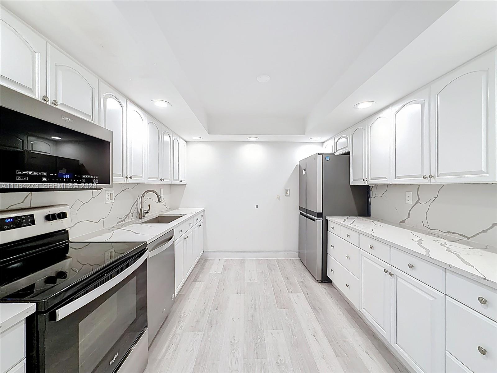 1000 Parkview Drive 121 — photo 2