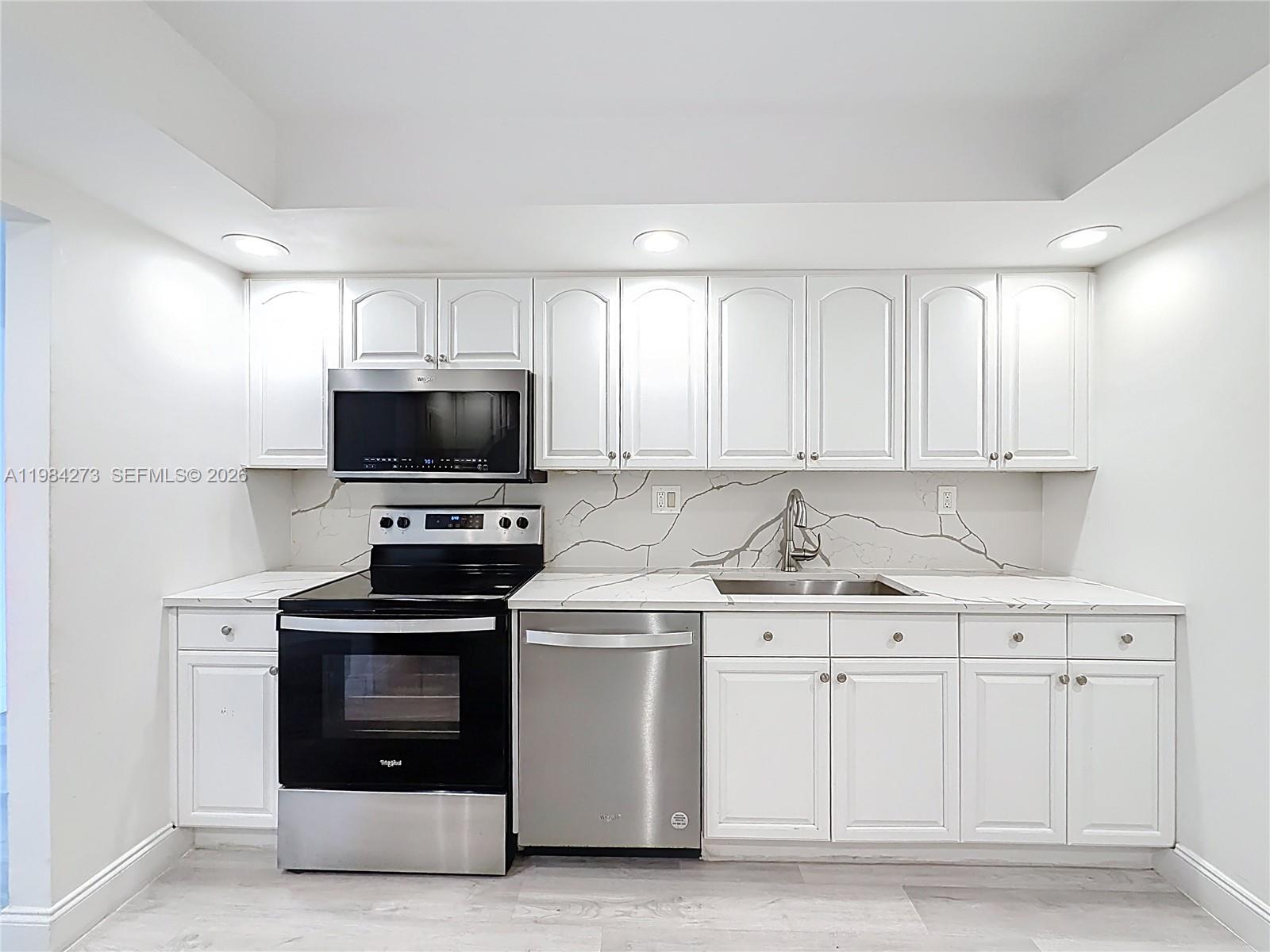 1000 Parkview Drive 121 — photo 4