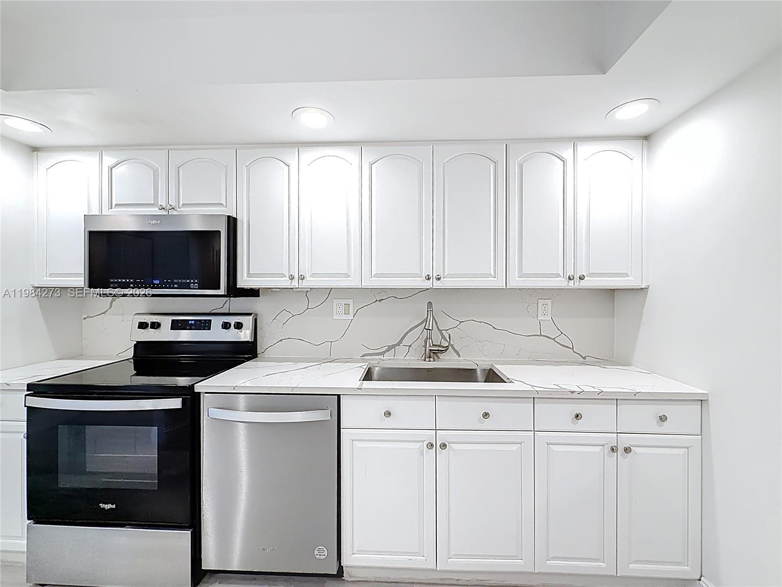 1000 Parkview Drive 121 — photo 7