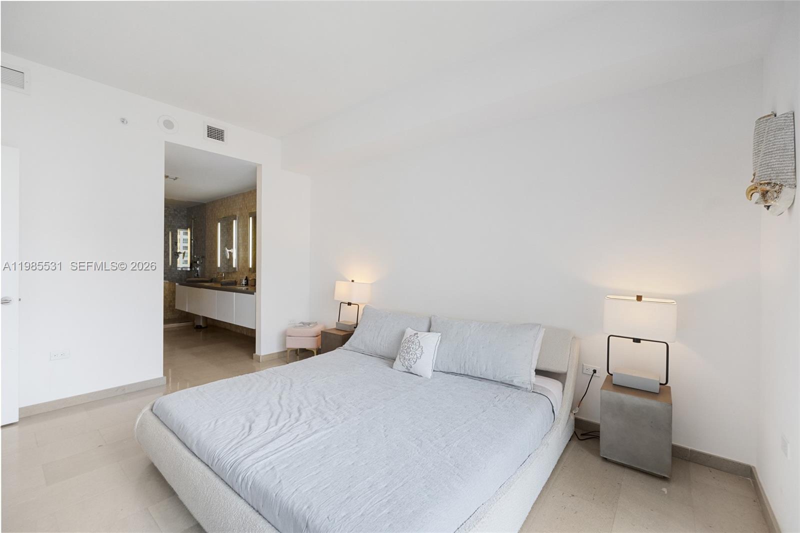 88 SW 7th Street 1010, Miami, FL 33130 photo 18