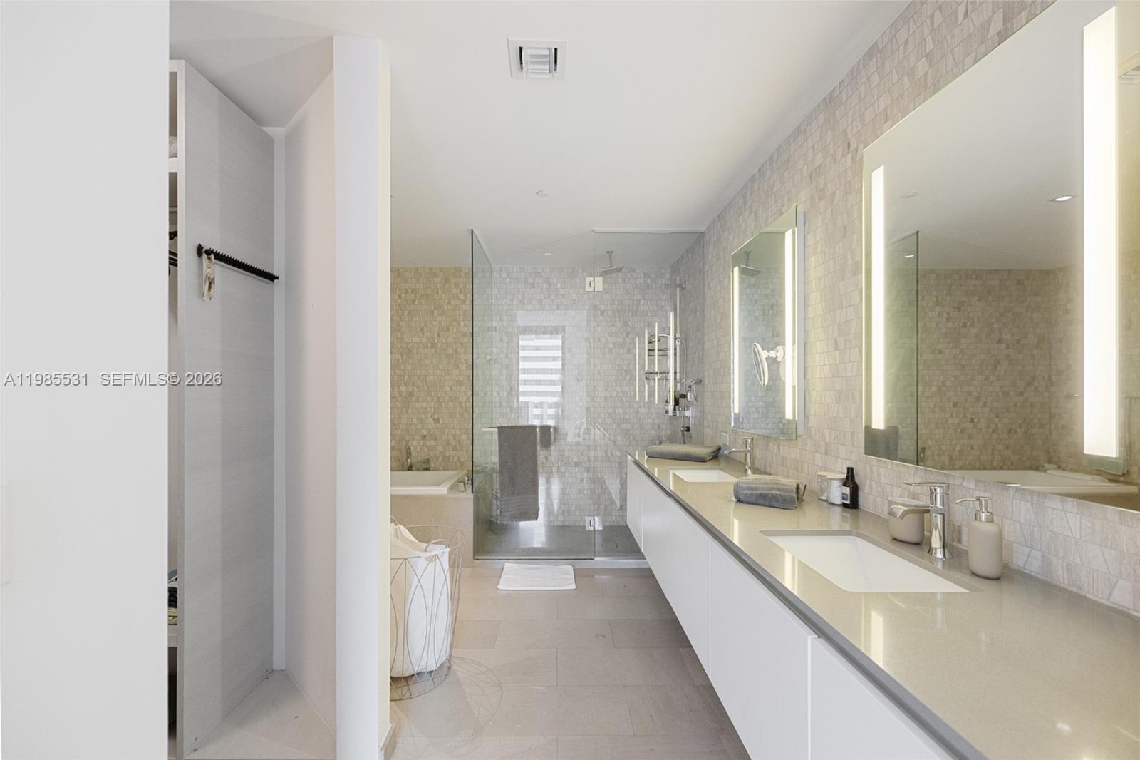 88 SW 7th Street 1010, Miami, FL 33130 photo 19