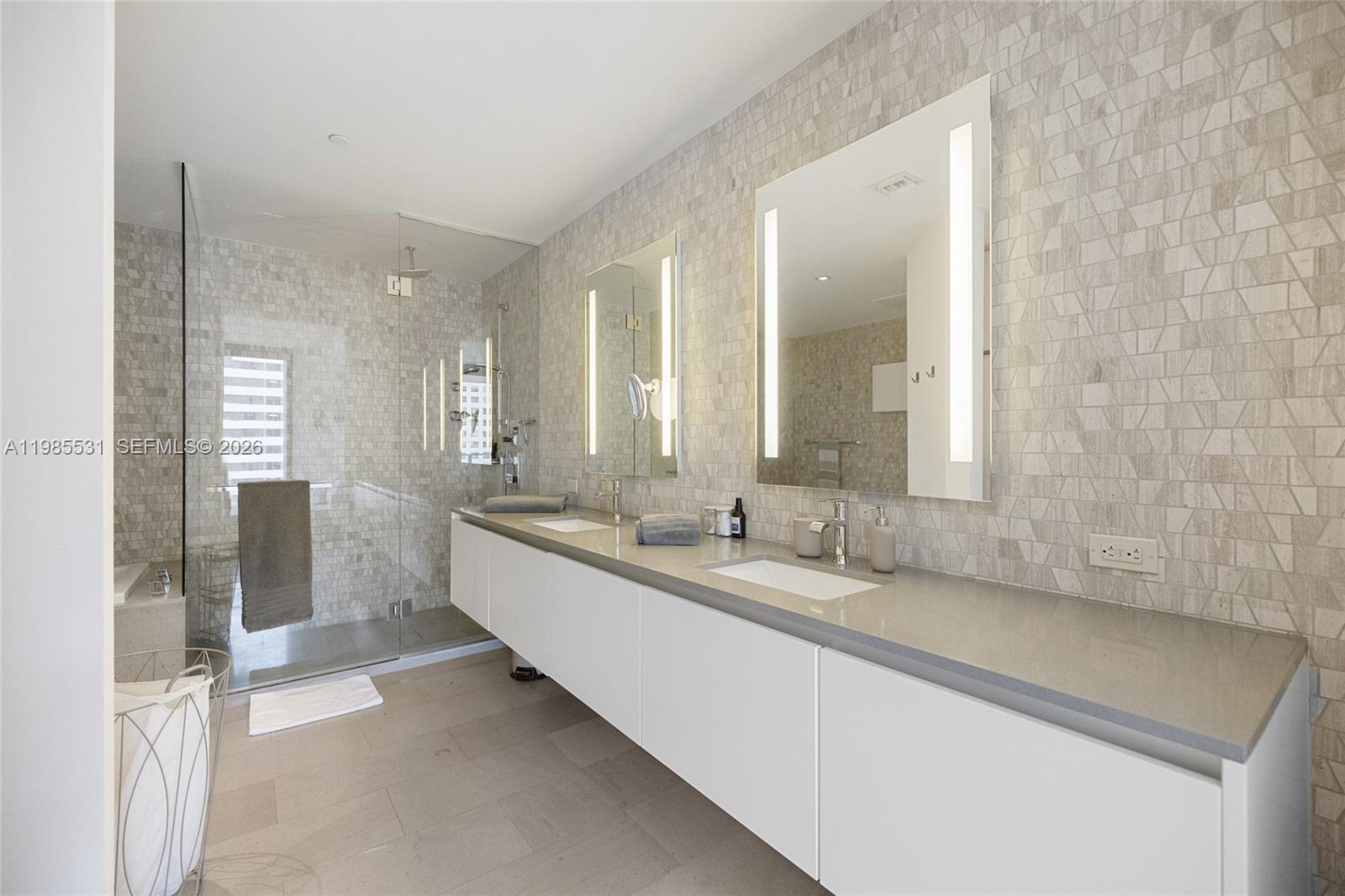 88 SW 7th Street 1010, Miami, FL 33130 photo 22