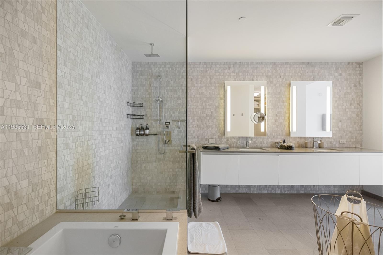 88 SW 7th Street 1010, Miami, FL 33130 photo 23
