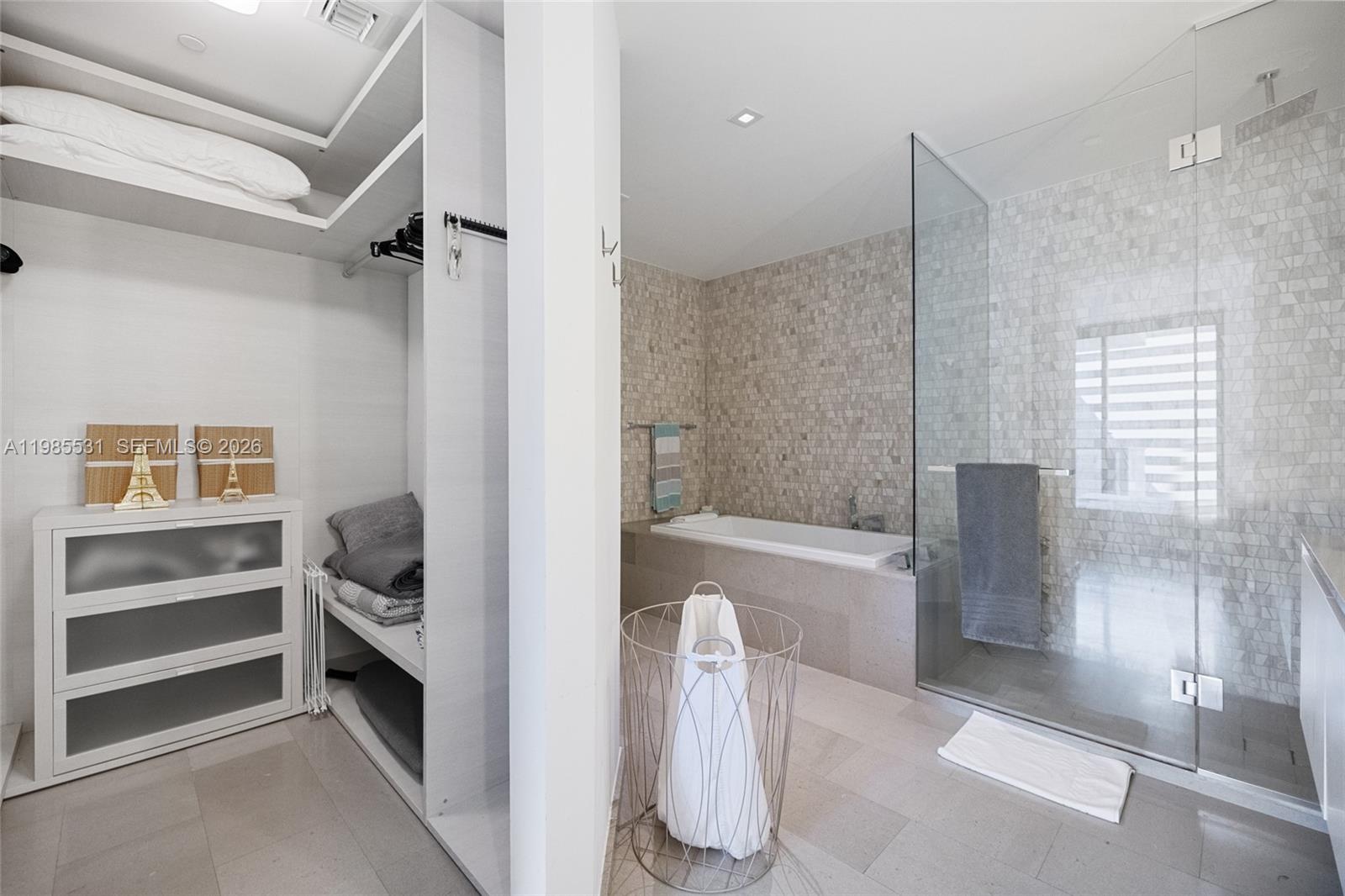 88 SW 7th Street 1010, Miami, FL 33130 photo 25