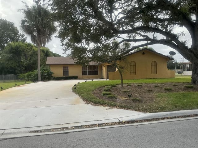 2207 Avenue O, sold in Southern Pines, Fort Pierce, FL