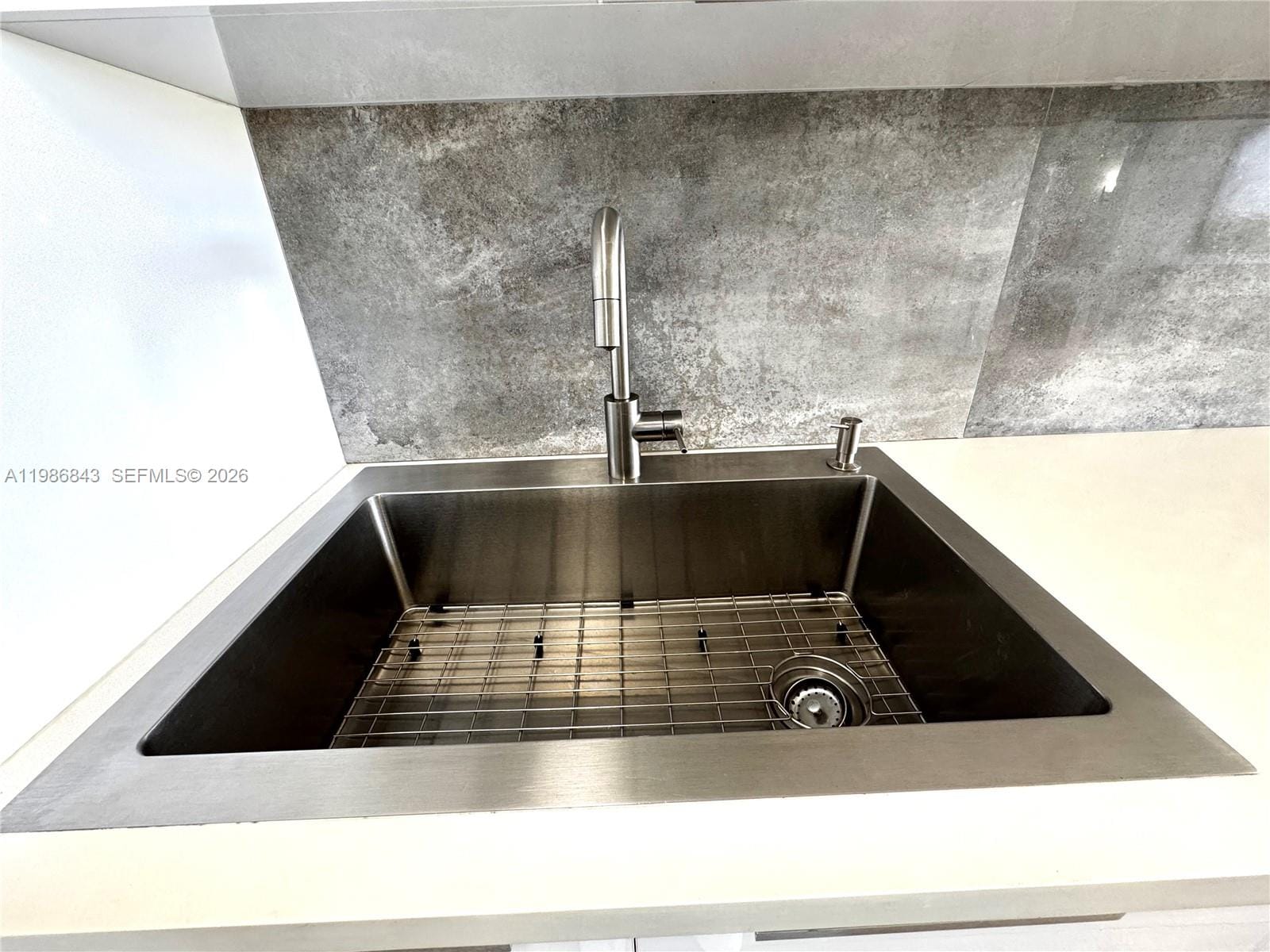 16850 S Glades Drive 8C — photo 4
