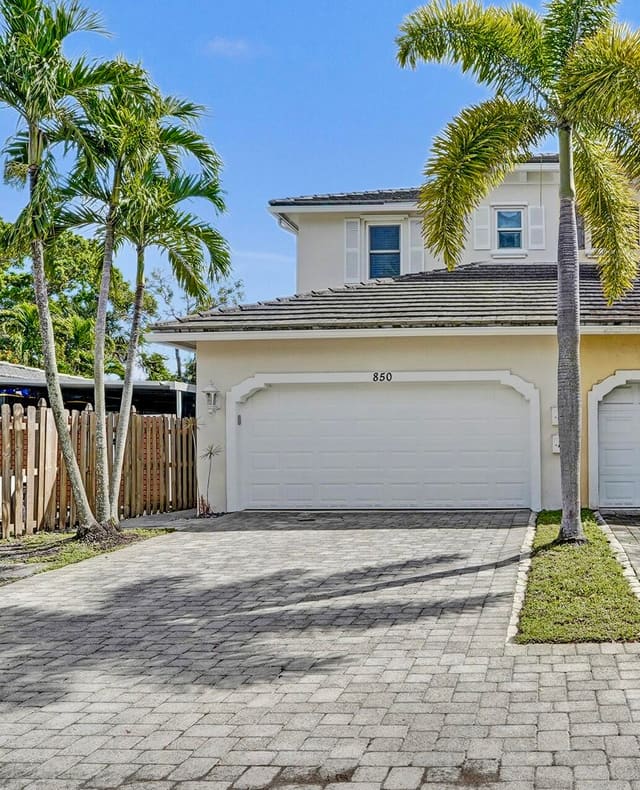850 SW 11th Court 850, sold in Vinik No 2, Fort Lauderdale, FL