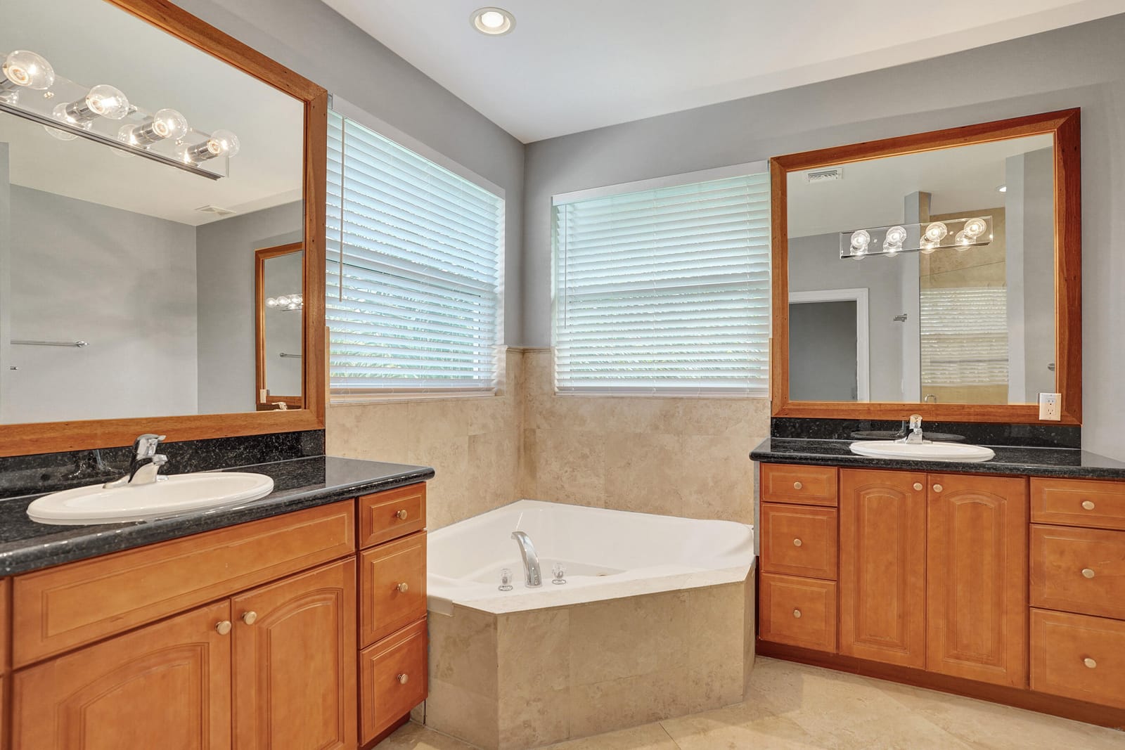 850 SW 11th Court 850, Fort Lauderdale, FL 33315 photo 14