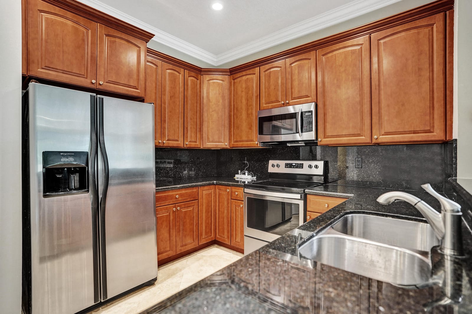 850 SW 11th Court 850, Fort Lauderdale, FL 33315 photo 9