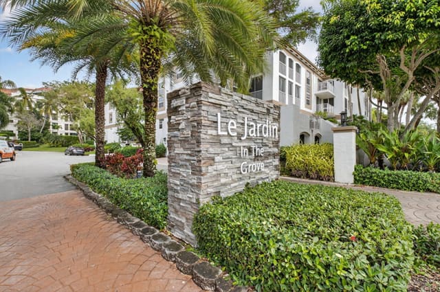 7369 Orangewood Lane 307, Boca Raton, FL 33433