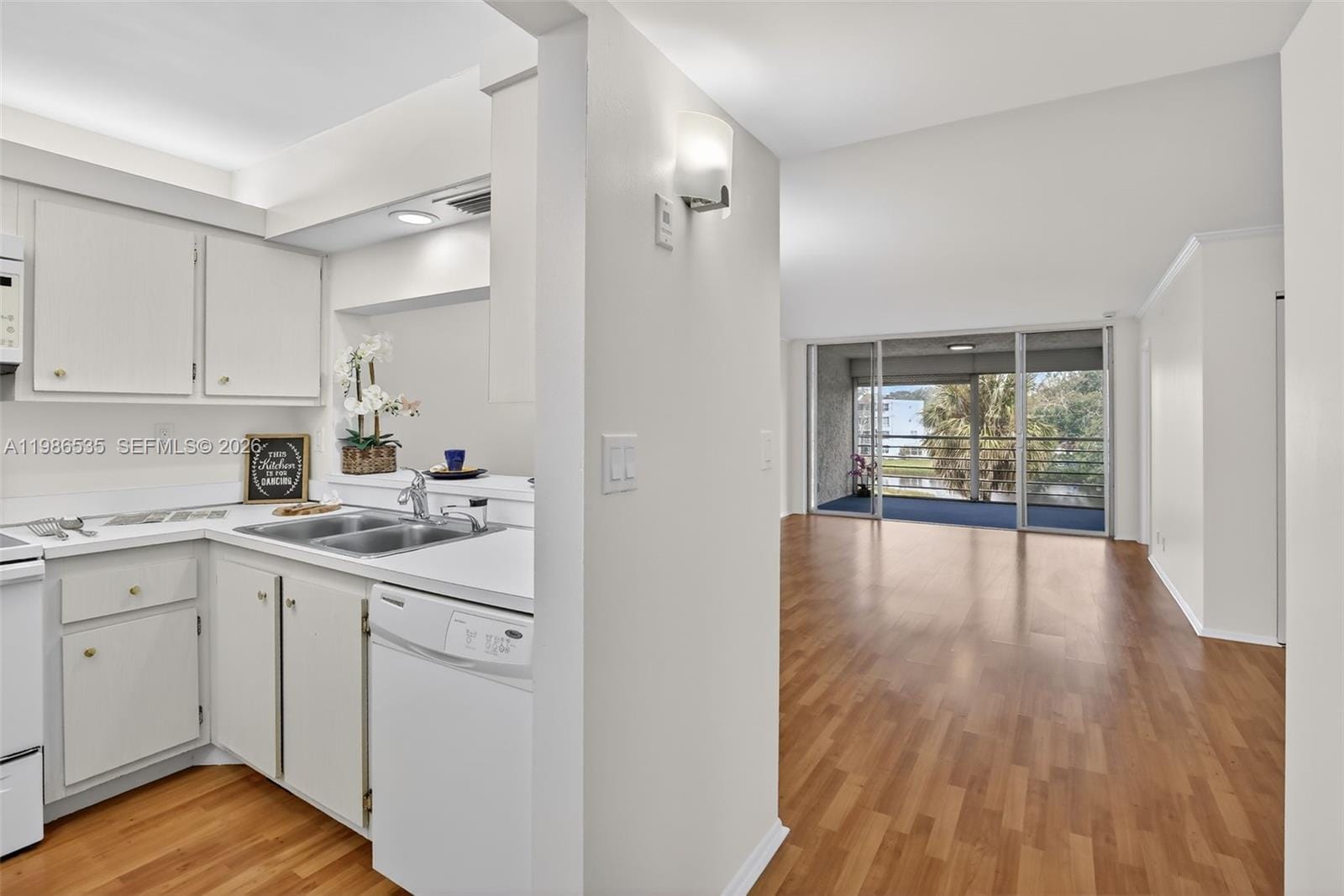 1831 Sabal Palm Drive 306 — photo 3