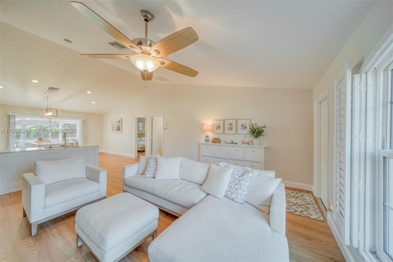 2847 SW 26th Place — photo 3