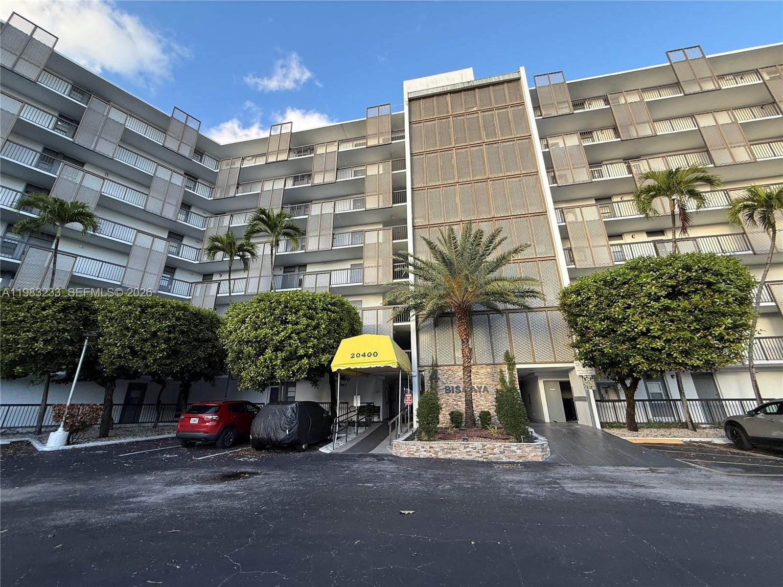 20400 W Country Club Drive 412, Aventura, FL 33180 photo 2
