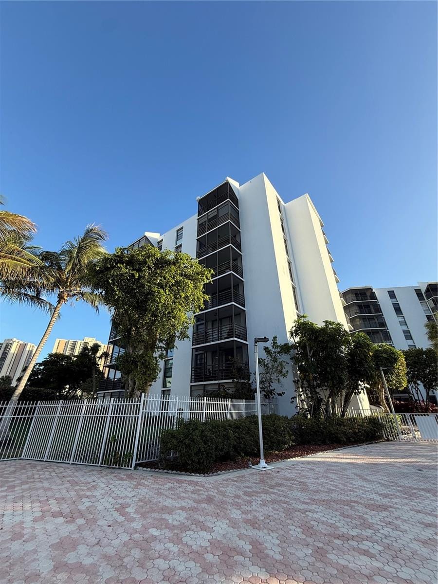20400 W Country Club Drive 412, Aventura, FL 33180 photo 3