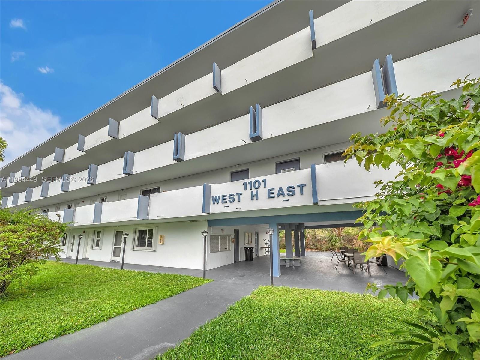 1101 NE 191st Street 307, Miami, FL 33179 photo 2