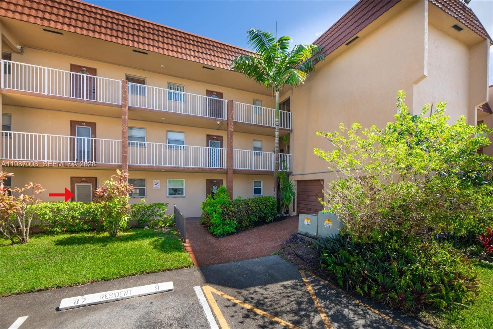 8951 Sunrise Lakes Boulevard 105 — photo 3