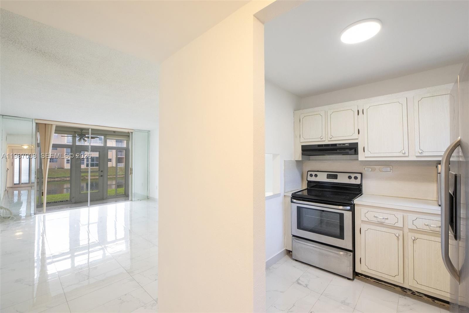 8951 Sunrise Lakes Boulevard 105 — photo 10