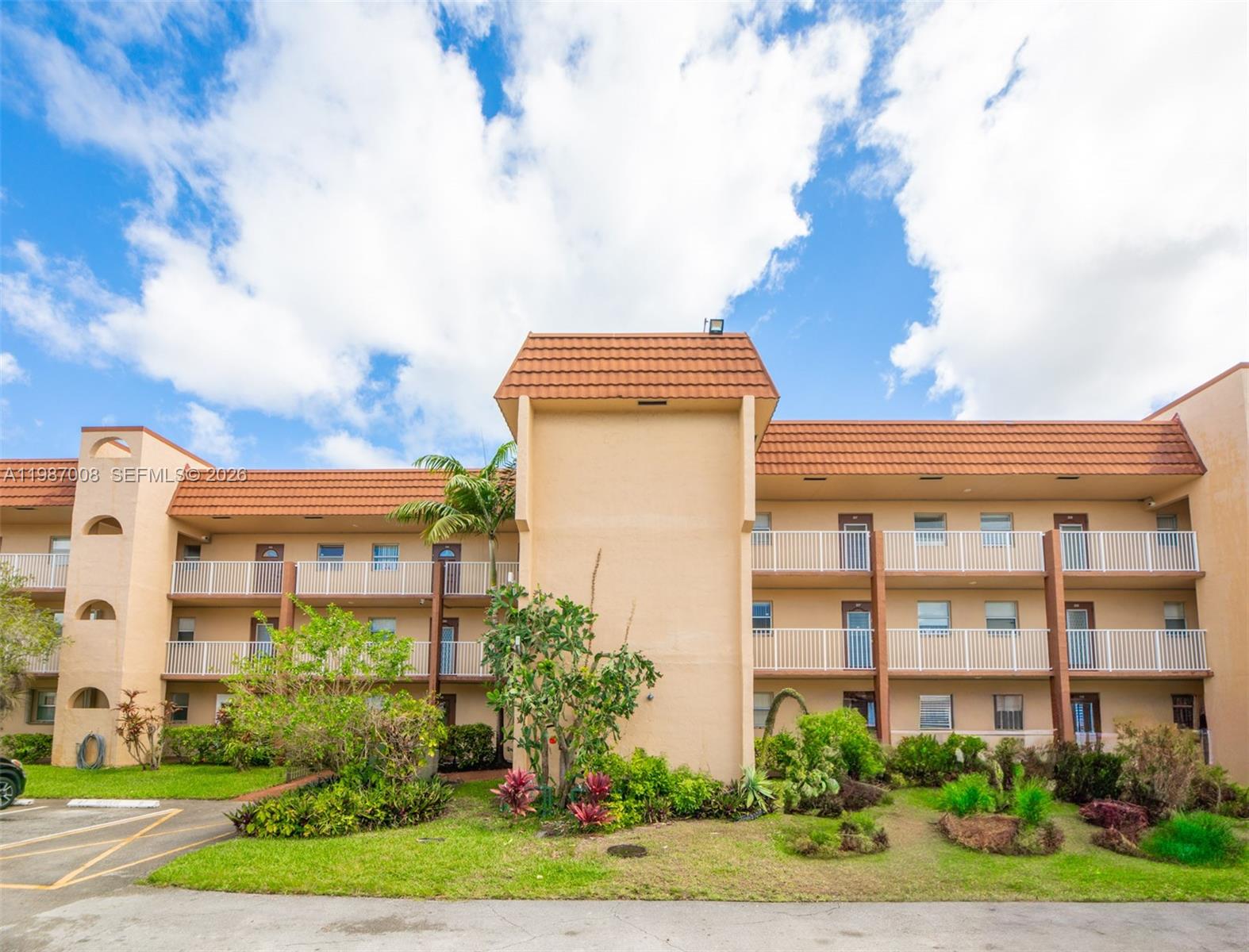 8951 Sunrise Lakes Boulevard 105, Sunrise, FL 33322, Sunrise