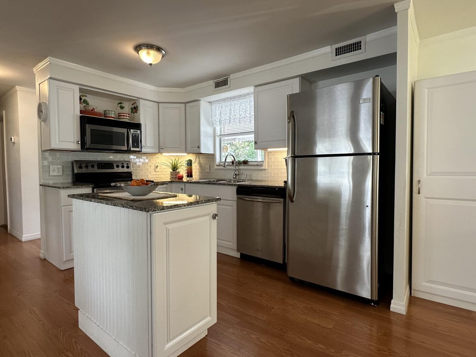8661 SW 18th Place, Davie, FL 33324 photo 4