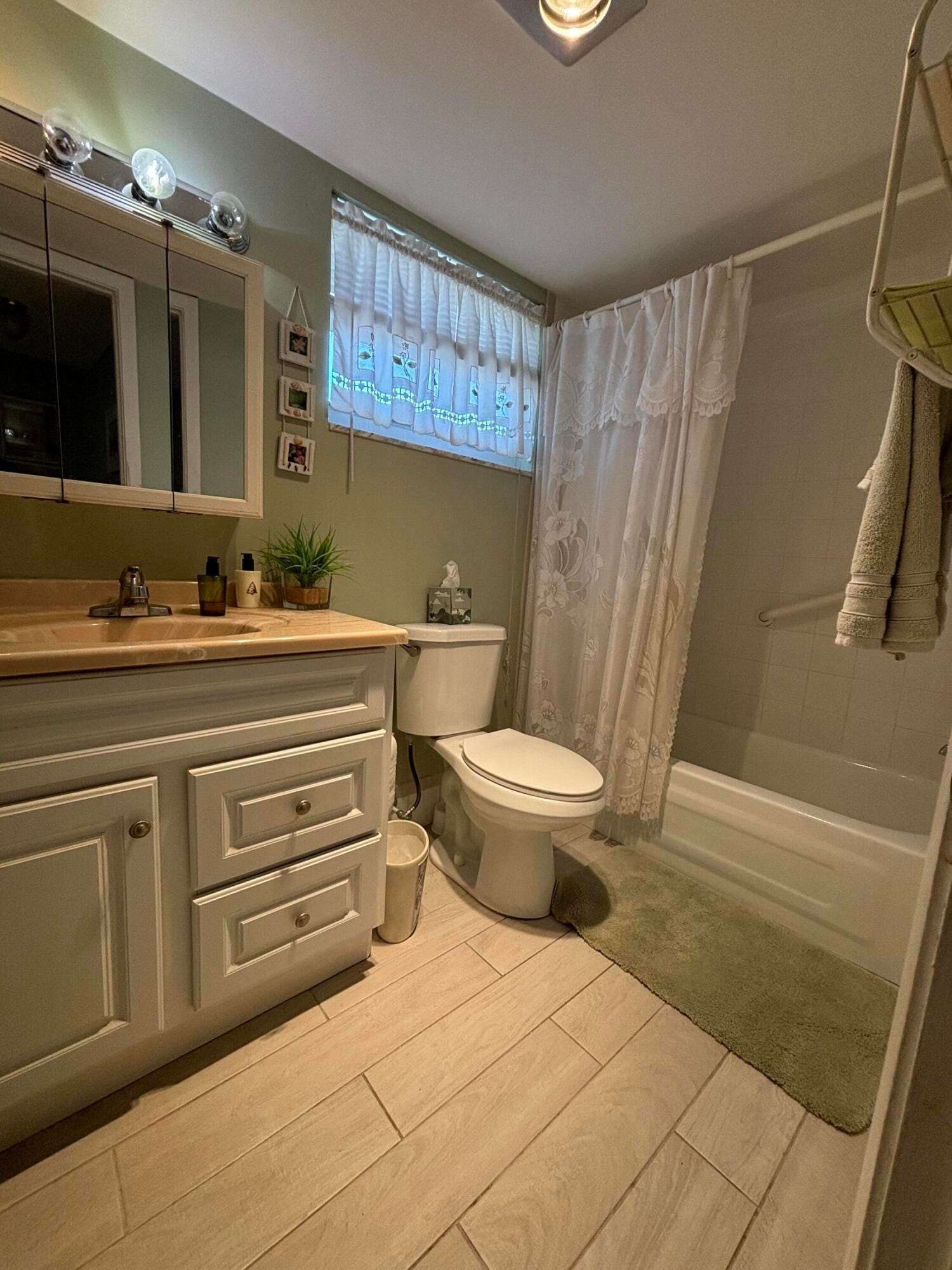 725 Lori Drive 203, Palm Springs, FL 33461 photo 2
