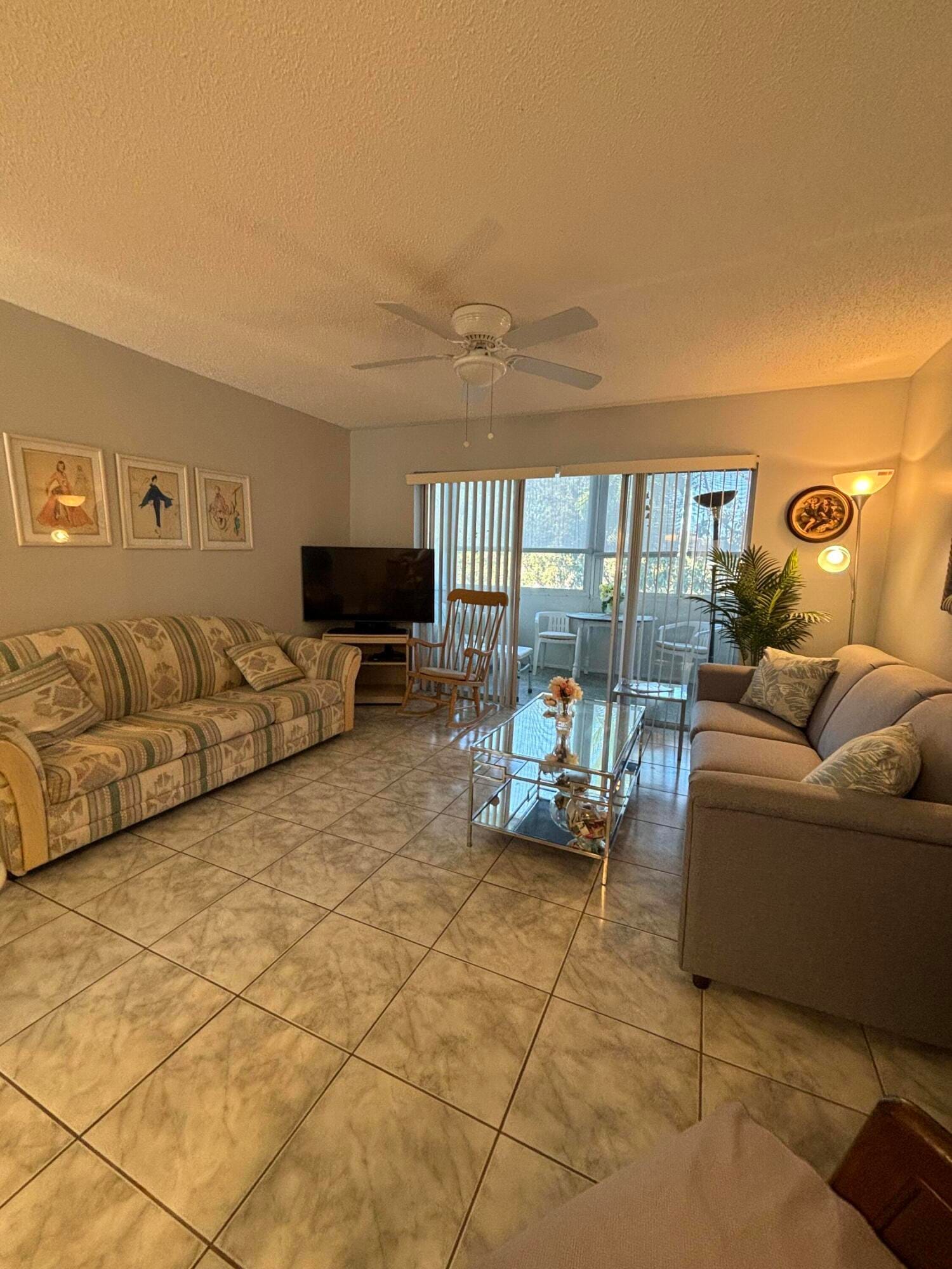725 Lori Drive 203, Palm Springs, FL 33461 photo 3