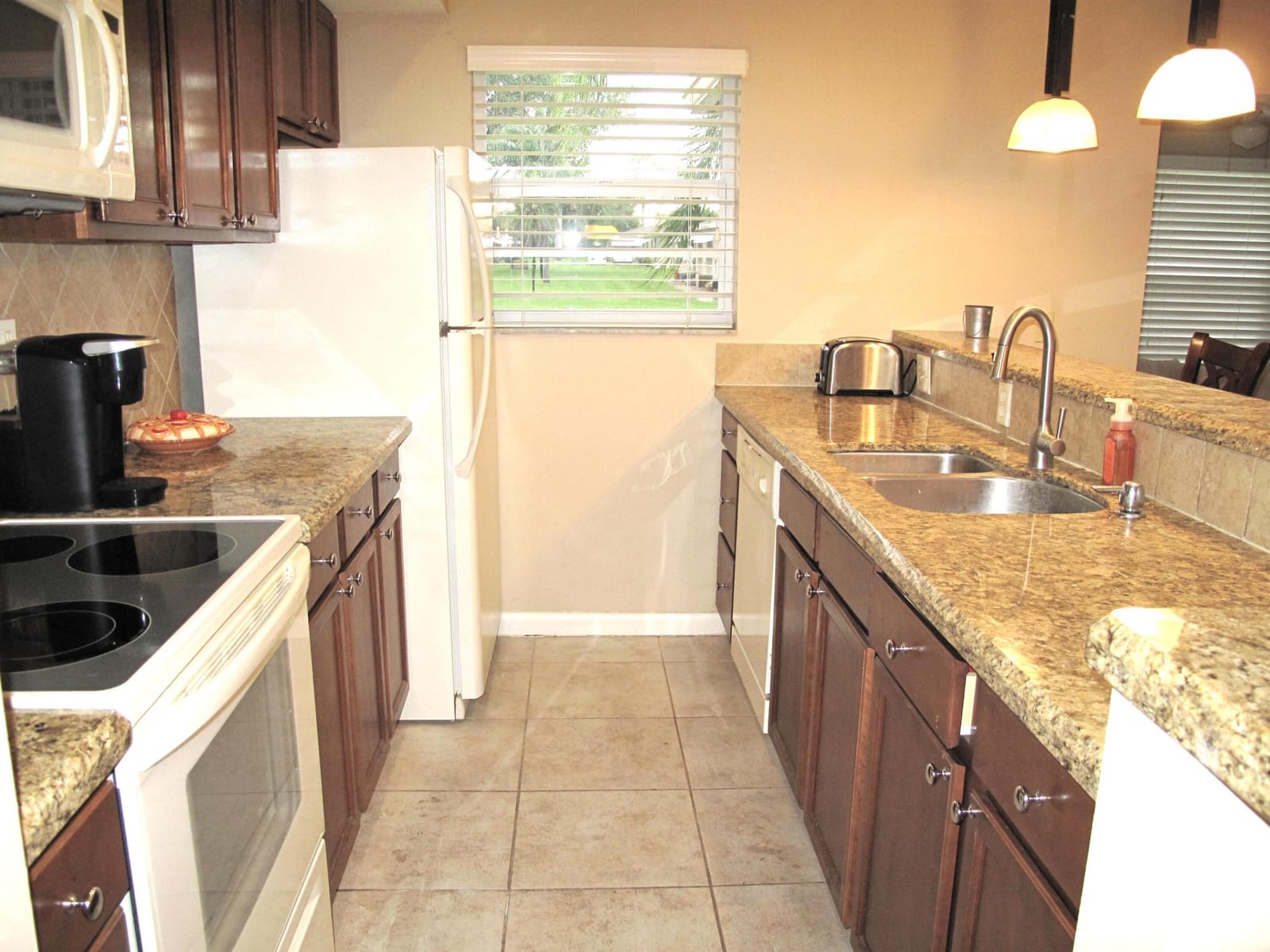 1315 SE High Point Way Way SE B, Delray Beach, FL 33445 photo 5