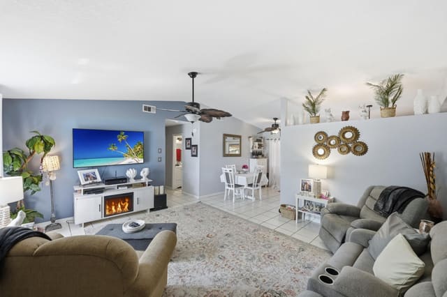 225 SW Crescent Avenue, sold in Port Saint Lucie, Port St Lucie, FL