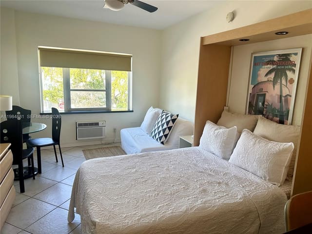 255 W 24th Street 233, sold in The Mantell, Miami Beach, FL