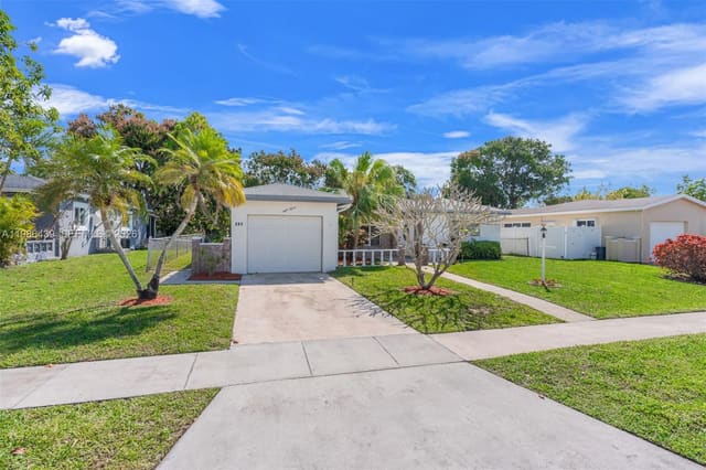 815 SW 50th Terrace, sold in Oakland Hills, Margate, FL