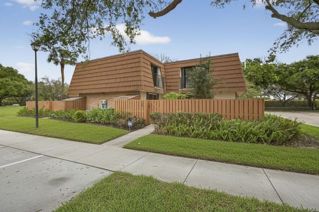168 Heritage Way, sold in Village Of Sandalwood Lakes North, West Palm Beach, FL
