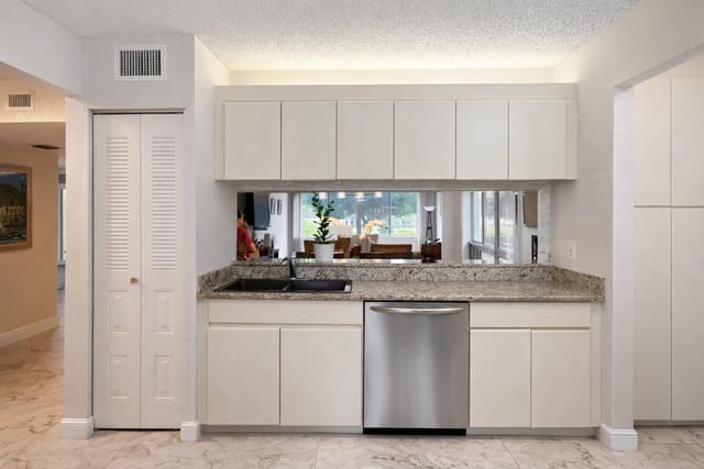 6698 N 10th Ave Avenue N 116, Lake Worth, FL 33467