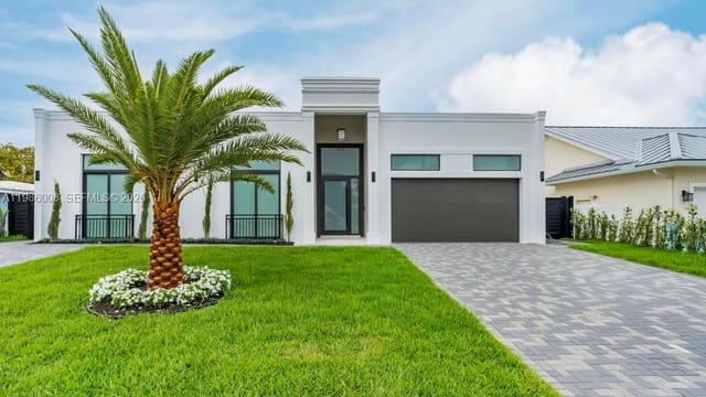 2755 NE 31st Court, Lighthouse Point, FL 33064