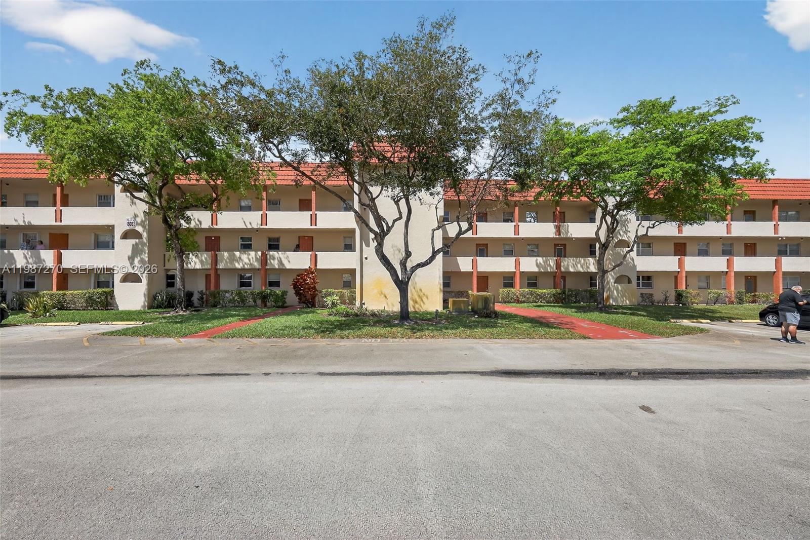 8051 N Sunrise Lakes Drive 307, Sunrise, FL 33322, Sunrise