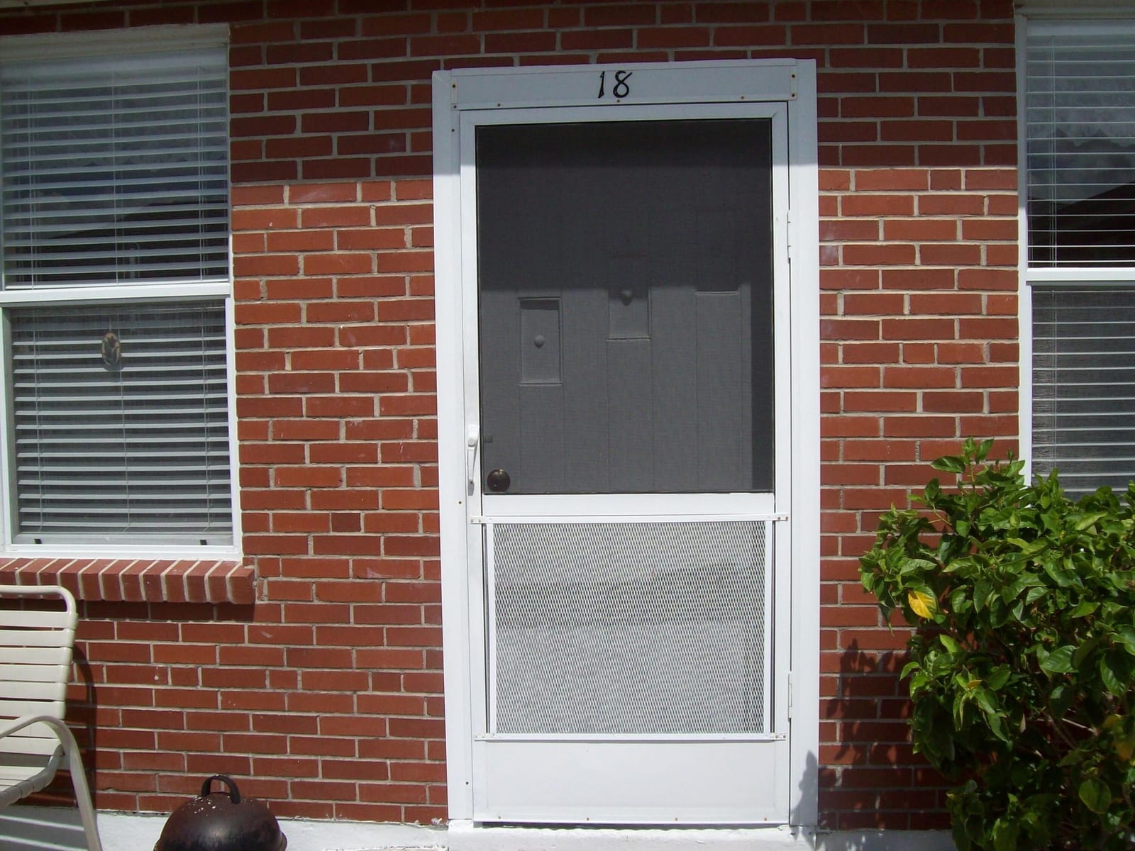 908 Villas Drive 18 — photo 2