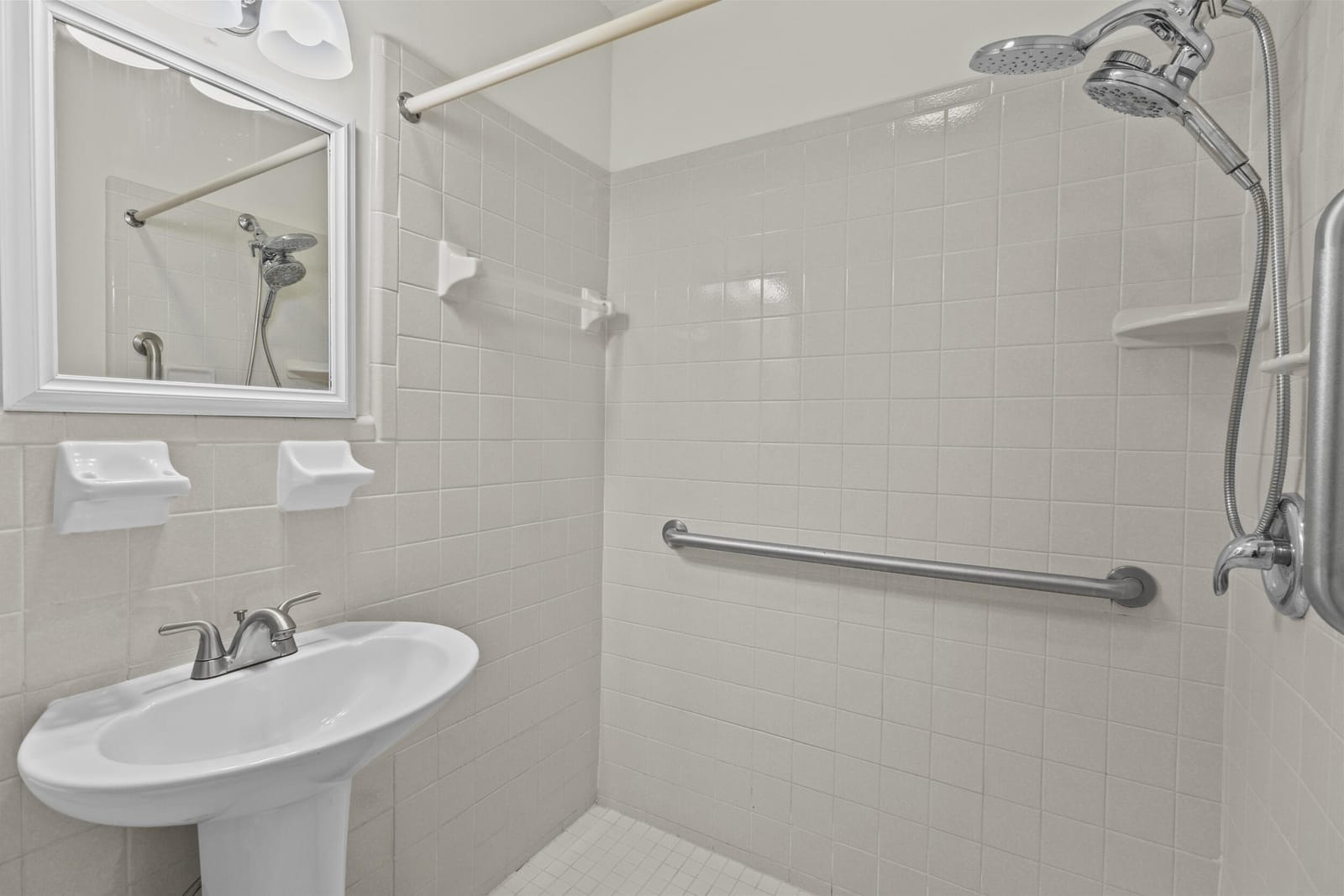 908 Villas Drive 18 — photo 11