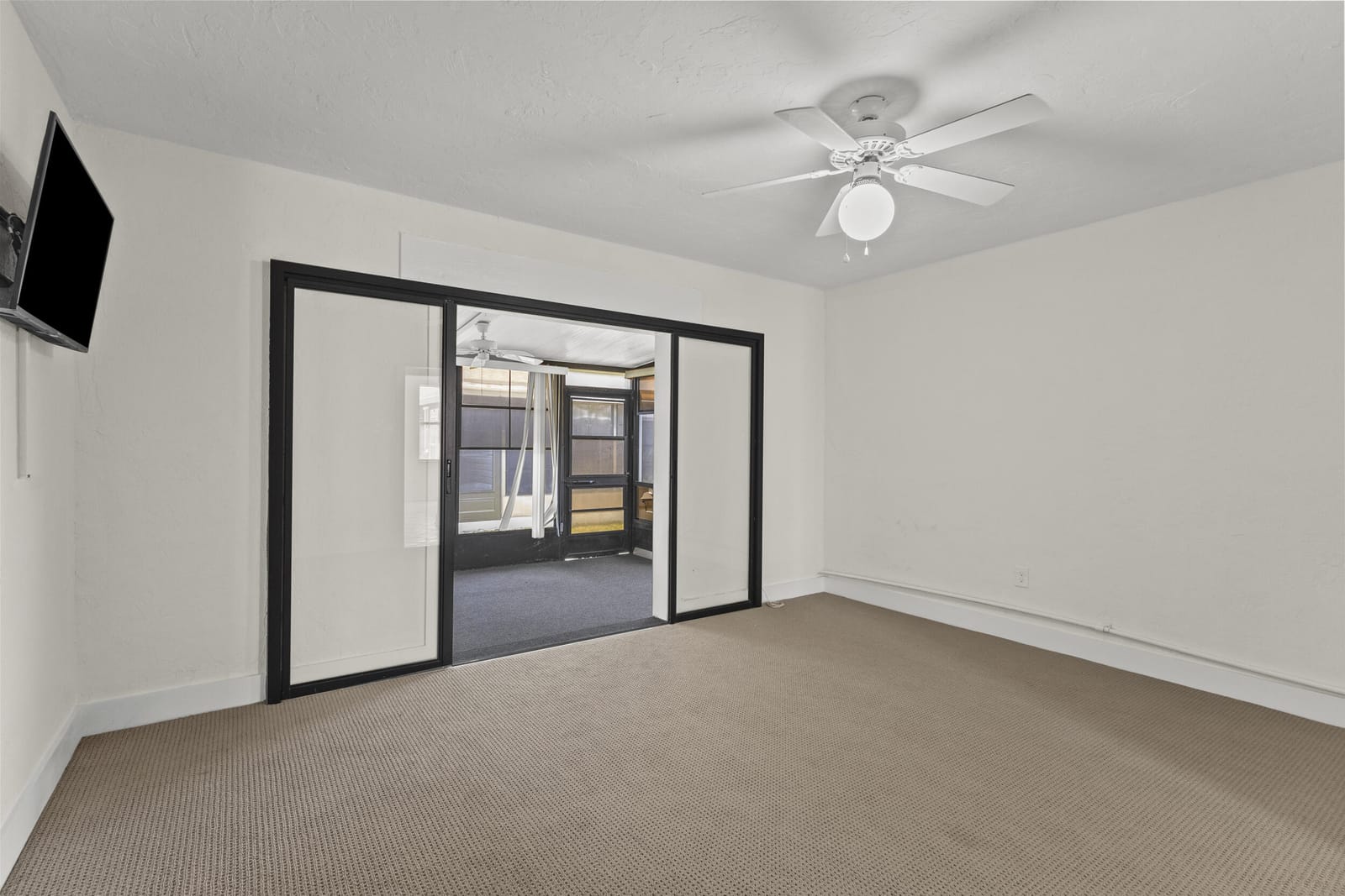 908 Villas Drive 18, Venice, FL 34285 photo 13