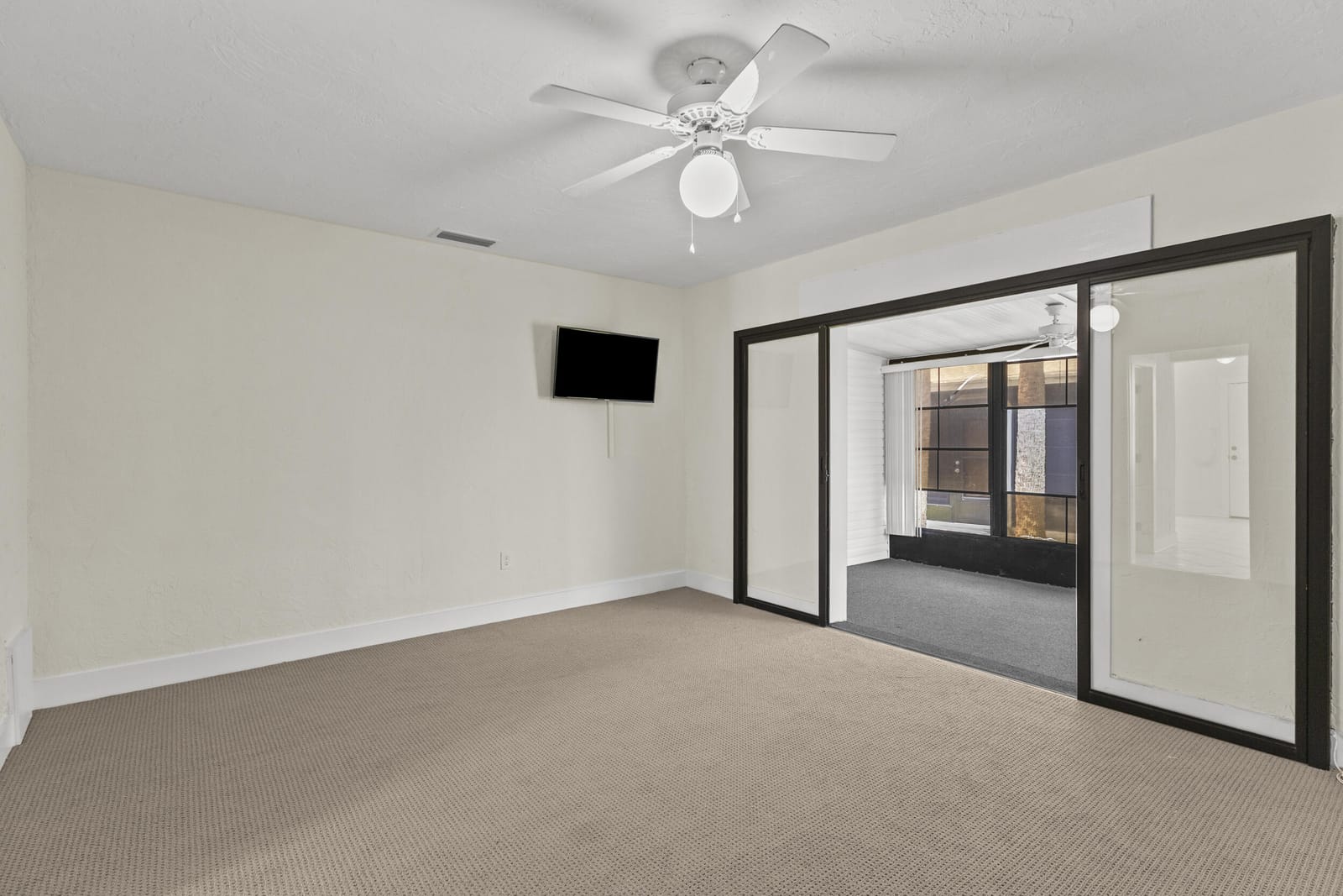 908 Villas Drive 18, Venice, FL 34285 photo 16