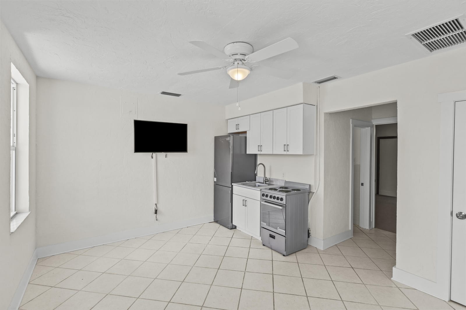 908 Villas Drive 18 — photo 6