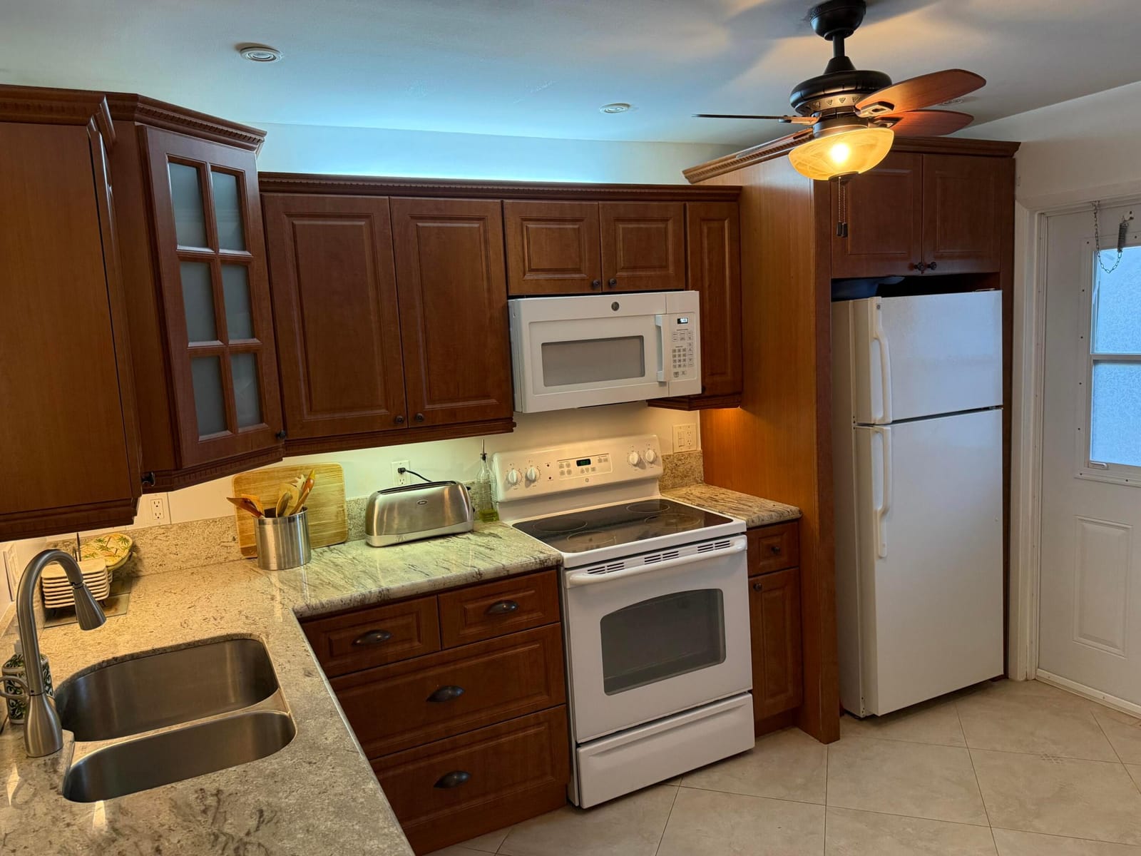 300 NE 14th Avenue 411, Hallandale Beach, FL 33009 photo 3